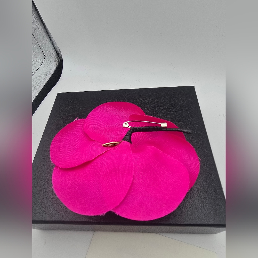 Chanel Hot Pink Camillia Fabric Flower Brooch (LIKE NEW)(BOX/CARD/COA)✨️💖✨️ - Picture 8 of 10